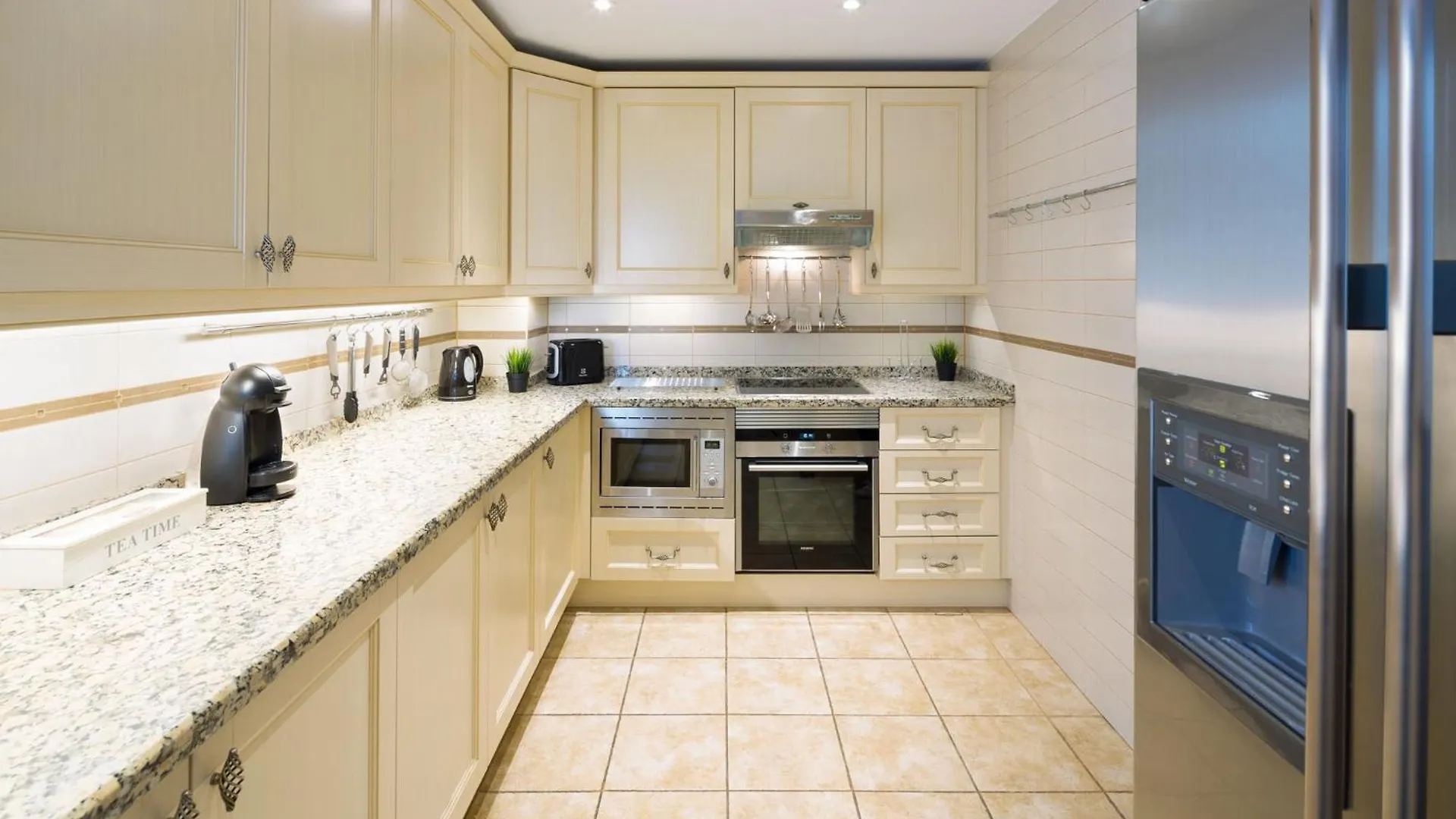 Luxury 5* 3 Beds Apartment In Playas Del Duque, Puerto Banus Марбелья