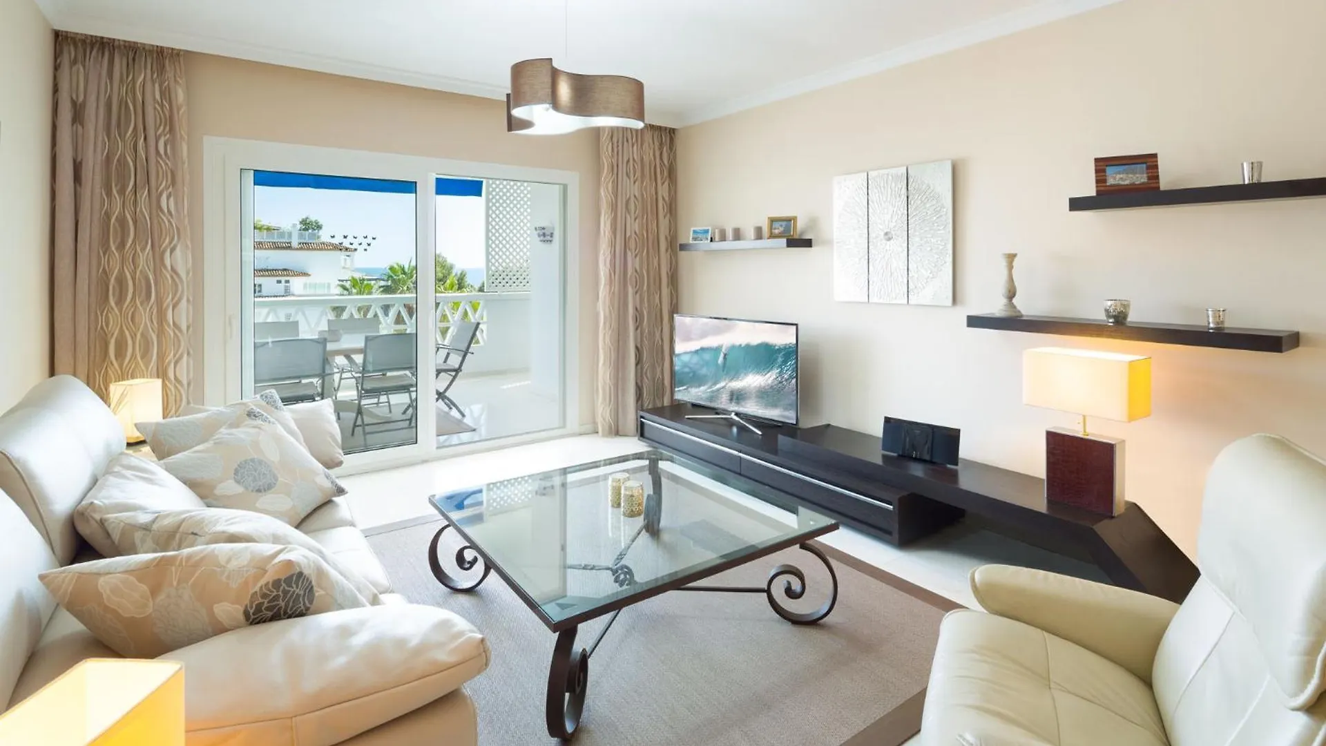 Luxury 5* 3 Beds Apartment In Playas Del Duque, Puerto Banus 마르베야