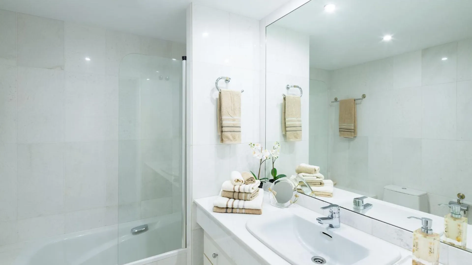 Luxury 5* 3 Beds Apartment In Playas Del Duque, Puerto Banus 마르베야