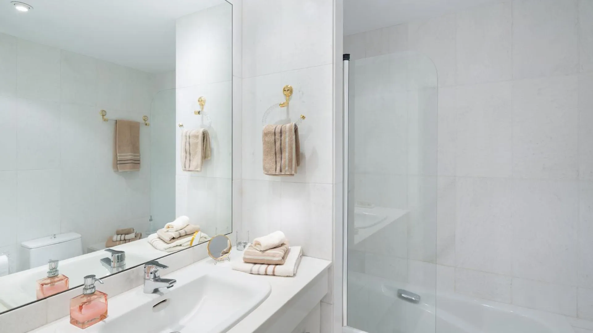 Luxury 5* 3 Beds Apartment In Playas Del Duque, Puerto Banus 마르베야 0*,