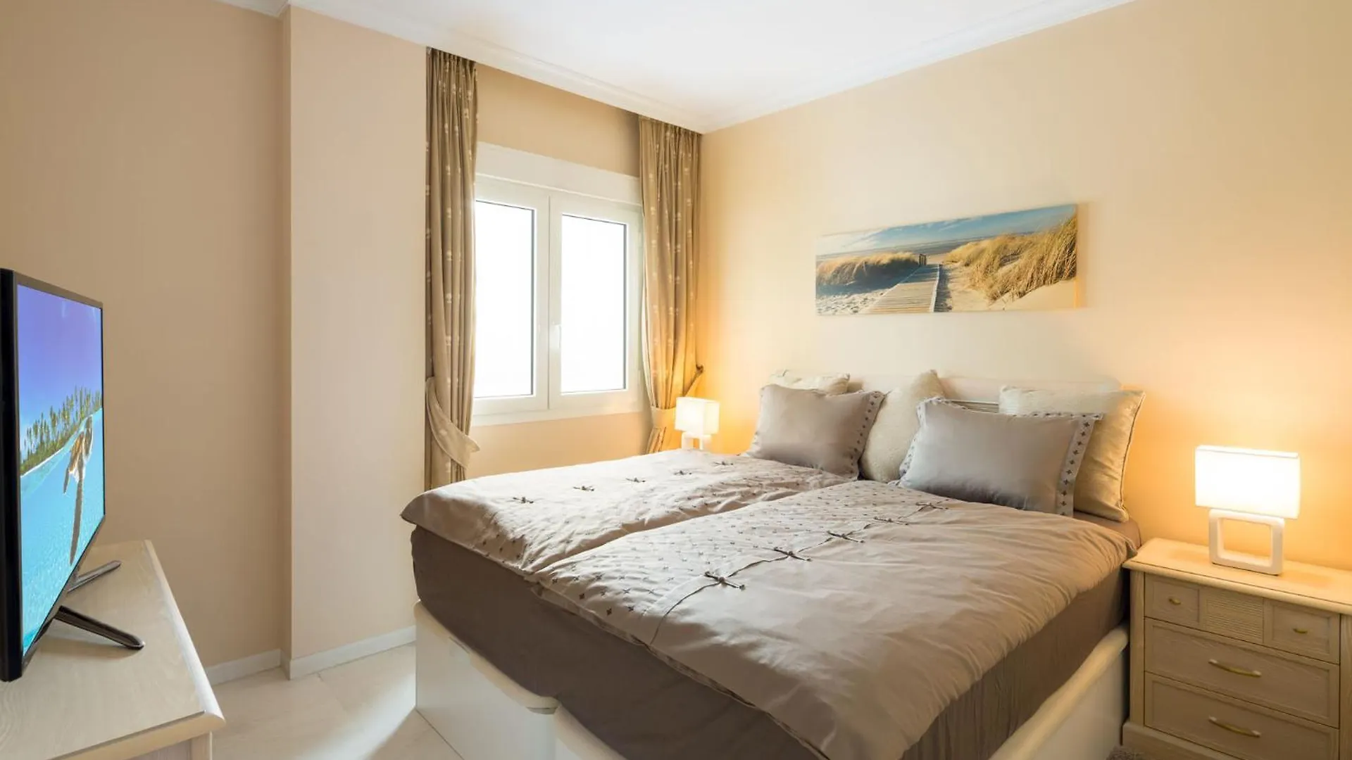 Luxury 5* 3 Beds Apartment In Playas Del Duque, Puerto Banus 마르베야