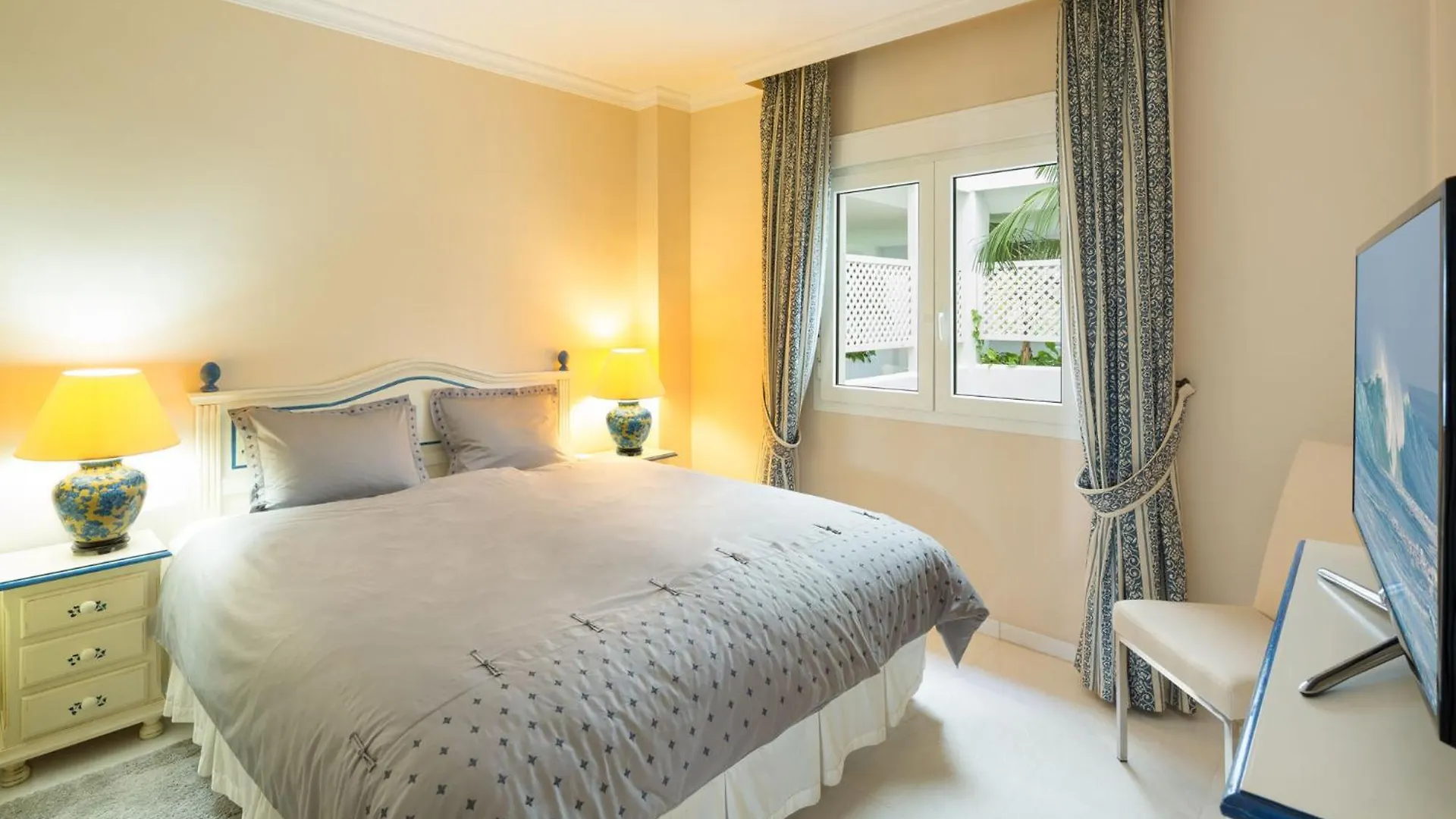 Luxury 5* 3 Beds Apartment In Playas Del Duque, Puerto Banus 마르베야